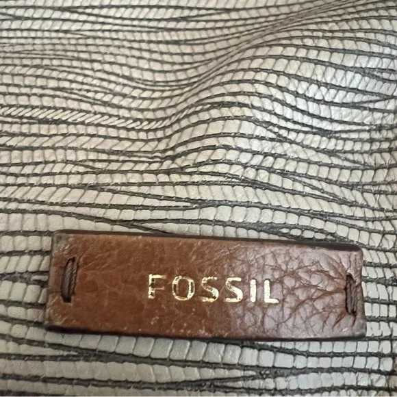 Authentic Fossil Women's Cowhide Leather Shoulder Bag w/Key Hobo Style EUC! - Picture 6 of 16